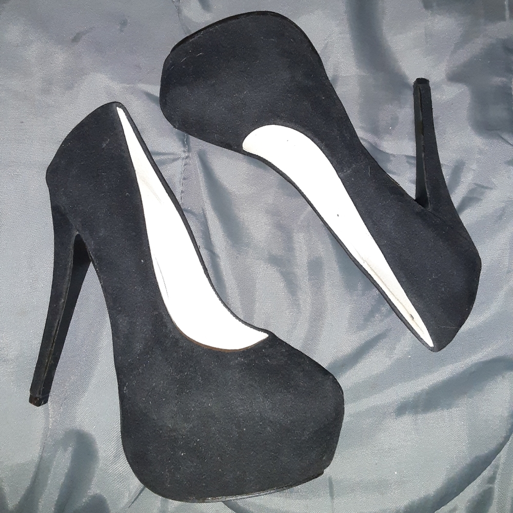 Black platform pumps